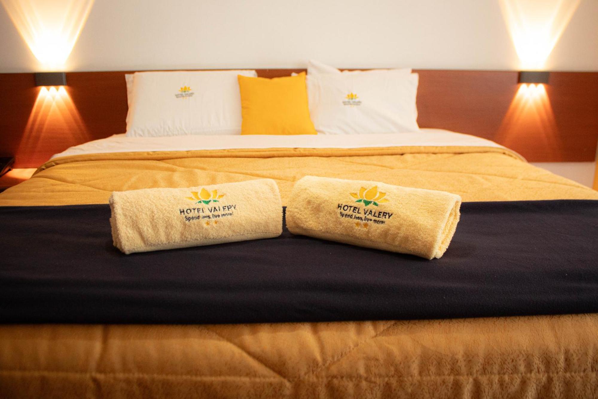 Hotel Valery 2 Estrellas Уарас Экстерьер фото