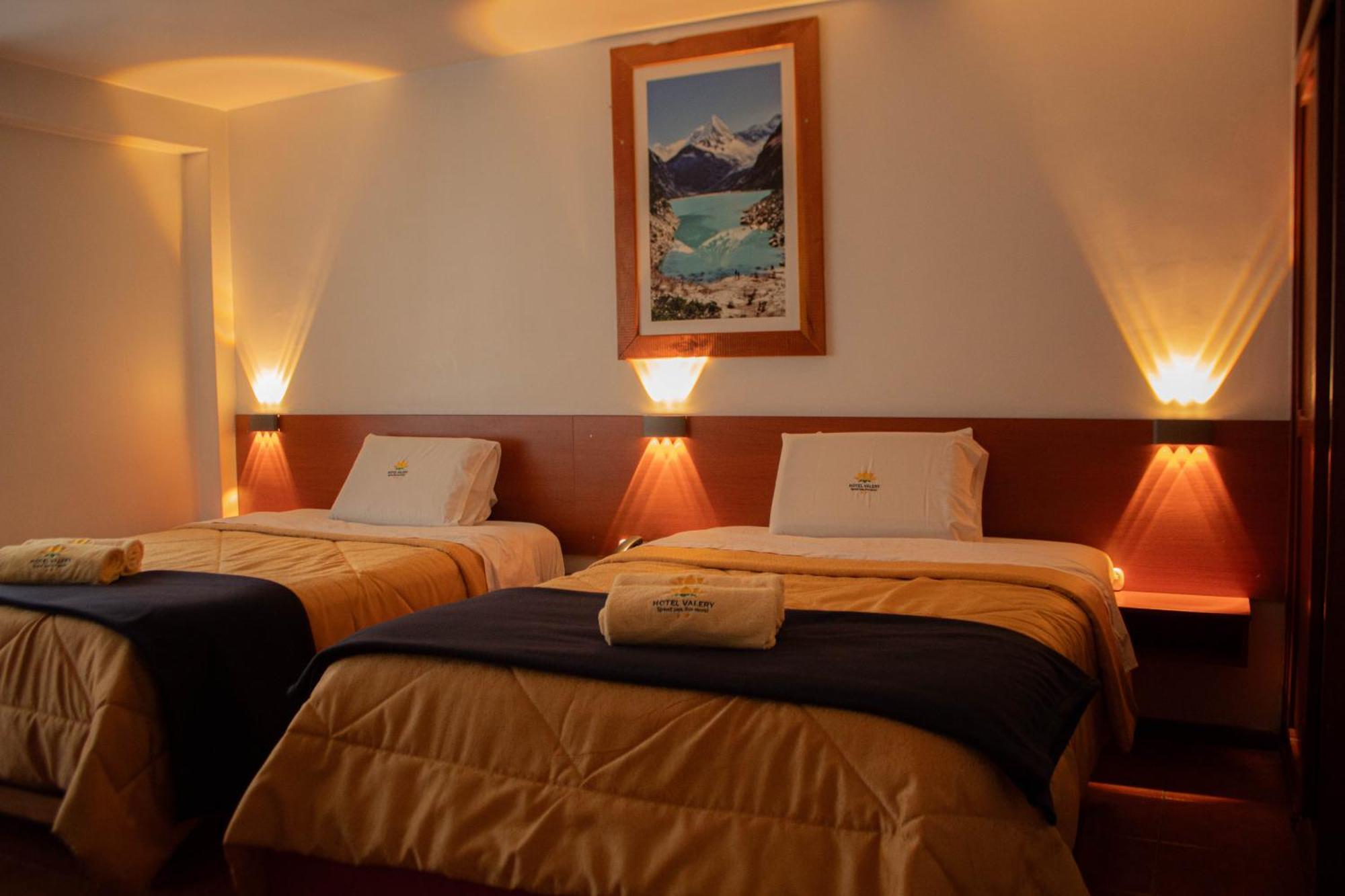 Hotel Valery 2 Estrellas Уарас Экстерьер фото