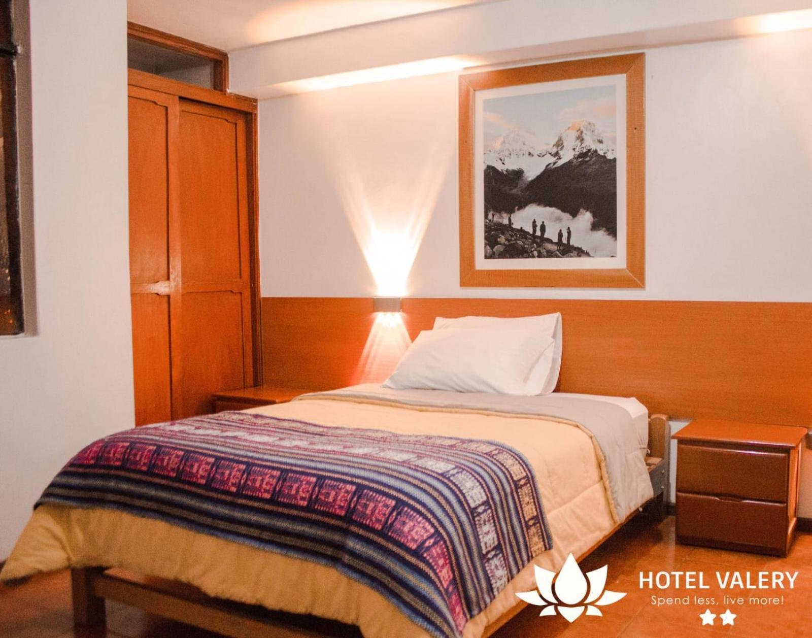 Hotel Valery 2 Estrellas Уарас Экстерьер фото