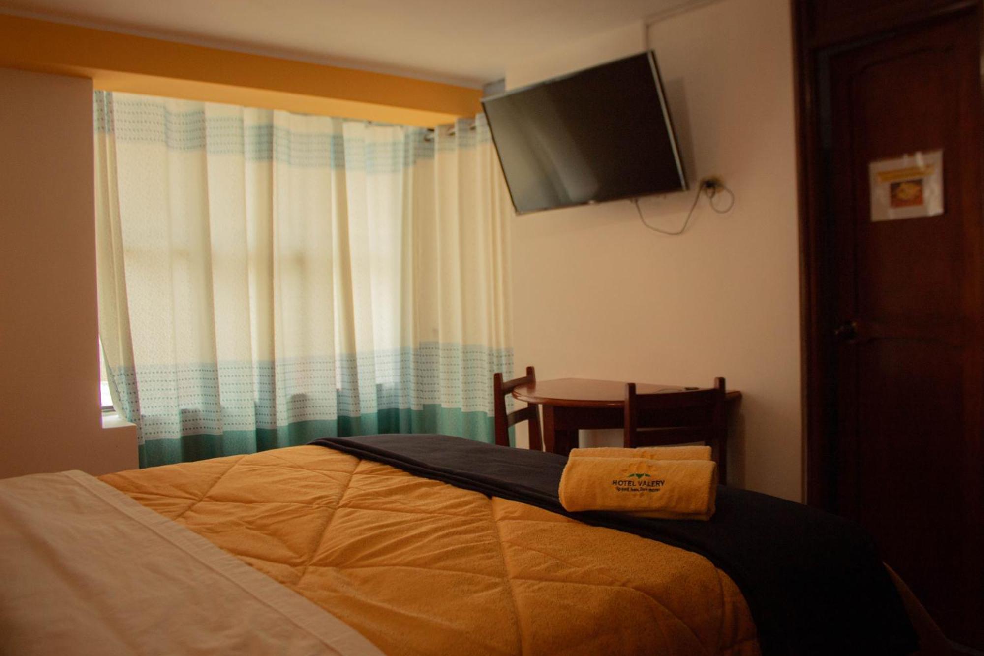 Hotel Valery 2 Estrellas Уарас Экстерьер фото