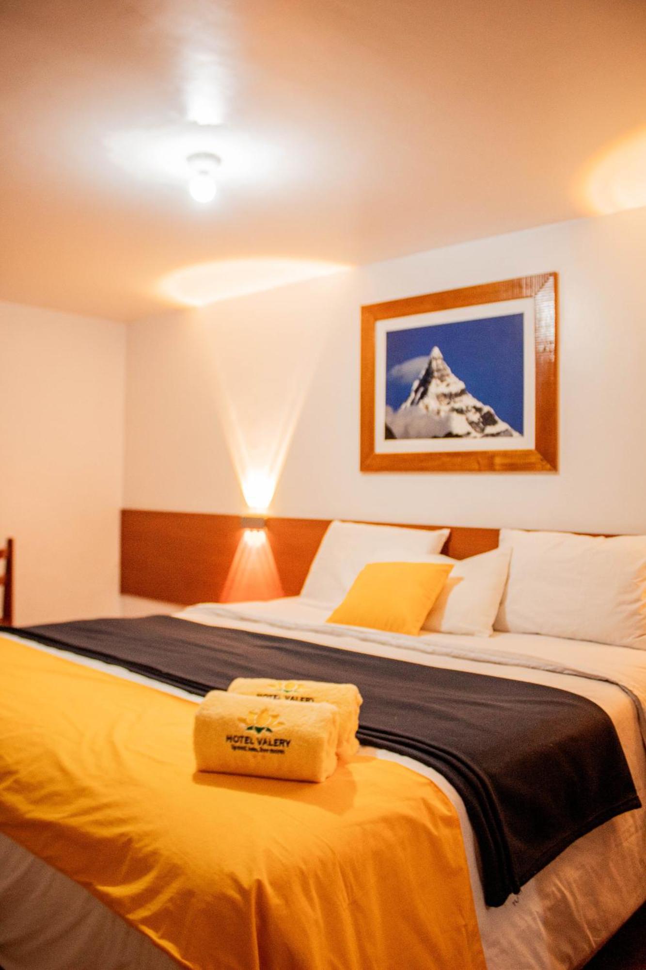 Hotel Valery 2 Estrellas Уарас Экстерьер фото