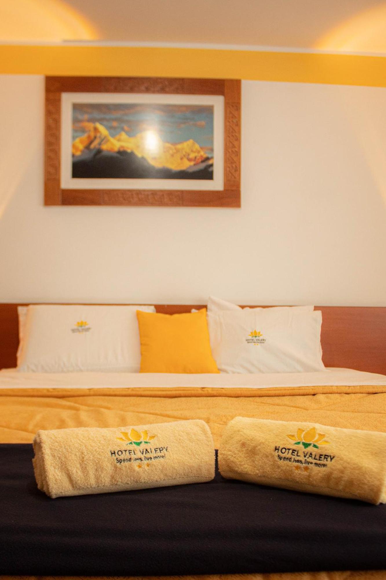 Hotel Valery 2 Estrellas Уарас Экстерьер фото
